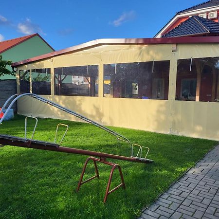 Restaurace A Penzion U Jessyho ペルナー エクステリア 写真