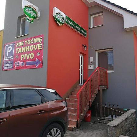 Restaurace A Penzion U Jessyho ペルナー エクステリア 写真